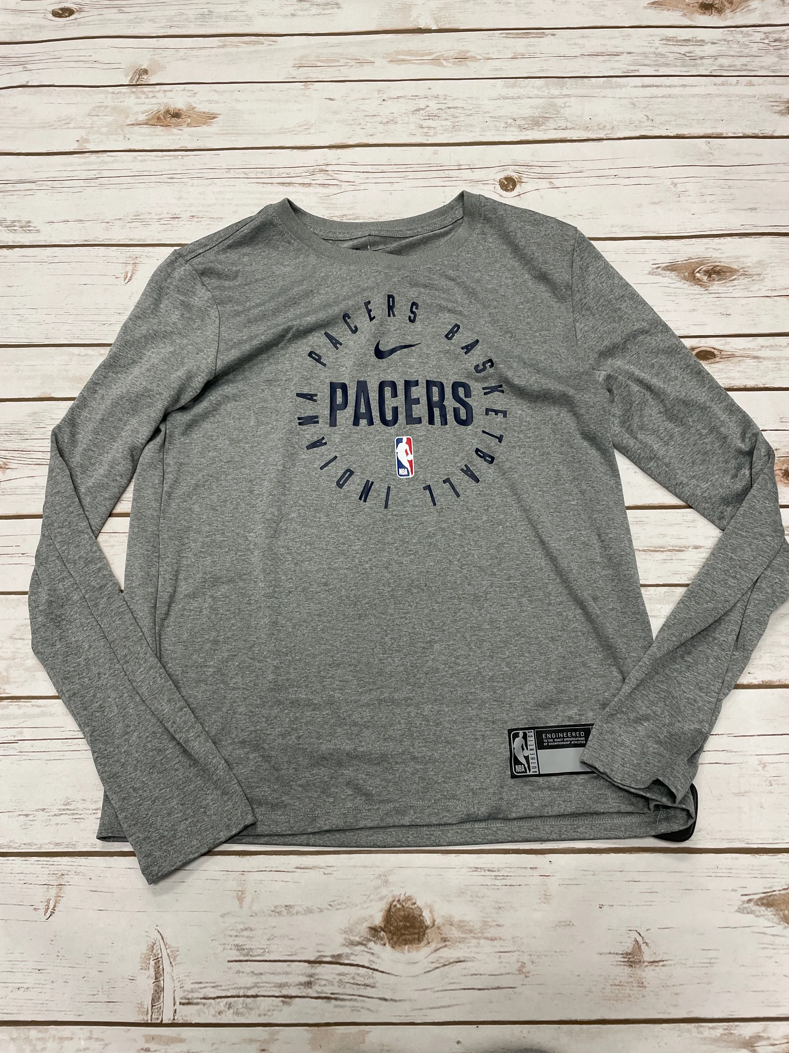 Athletic Top Long Sleeve Crewneck By Nike In Grey, Size: Xs