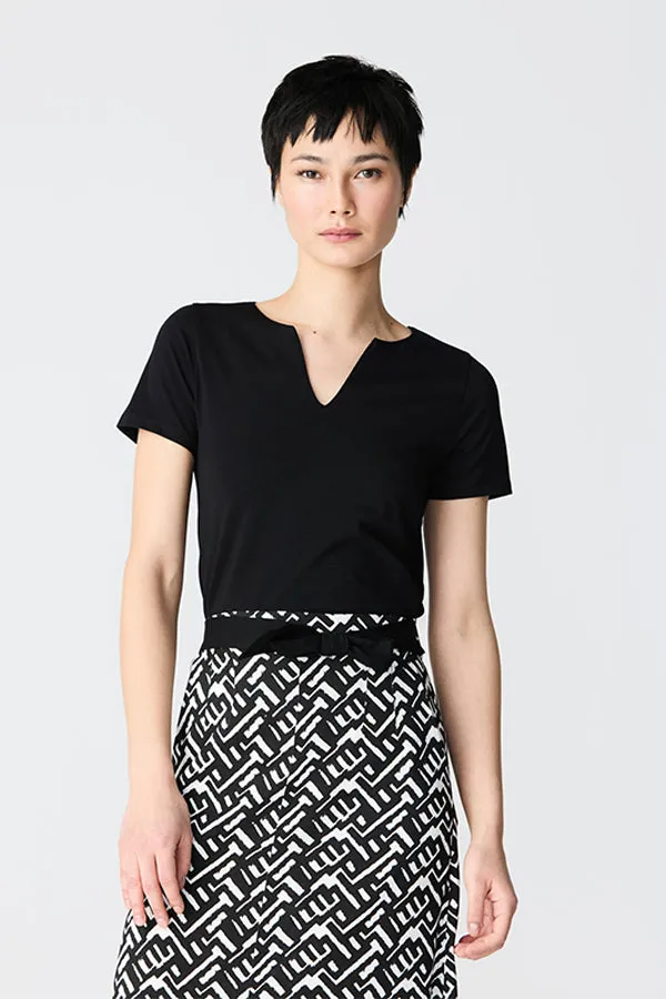 BLACK SPLIT SCOOP NECK BASIC T-SHIRT