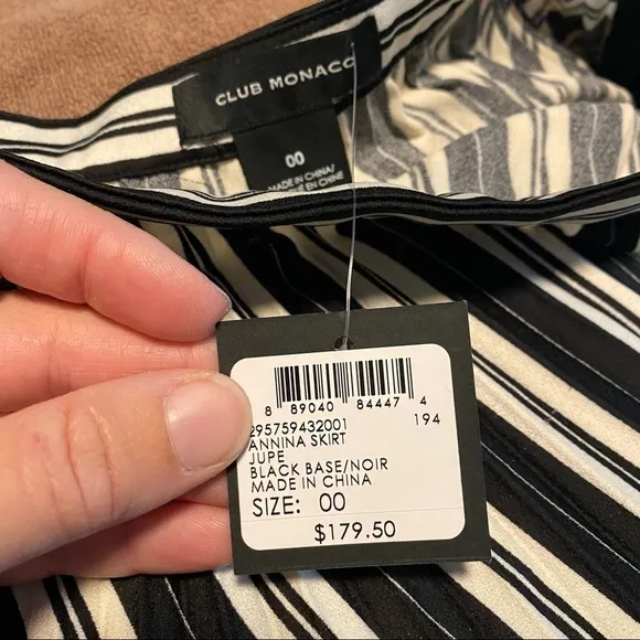 Club Monaco NWT Annina Skirt Striped Pleated Black &amp; White Sz 00