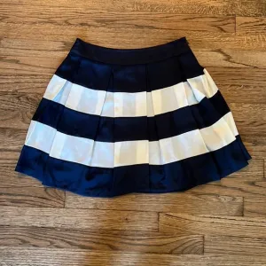 Collective Concepts navy &amp; white pleated skirt size M