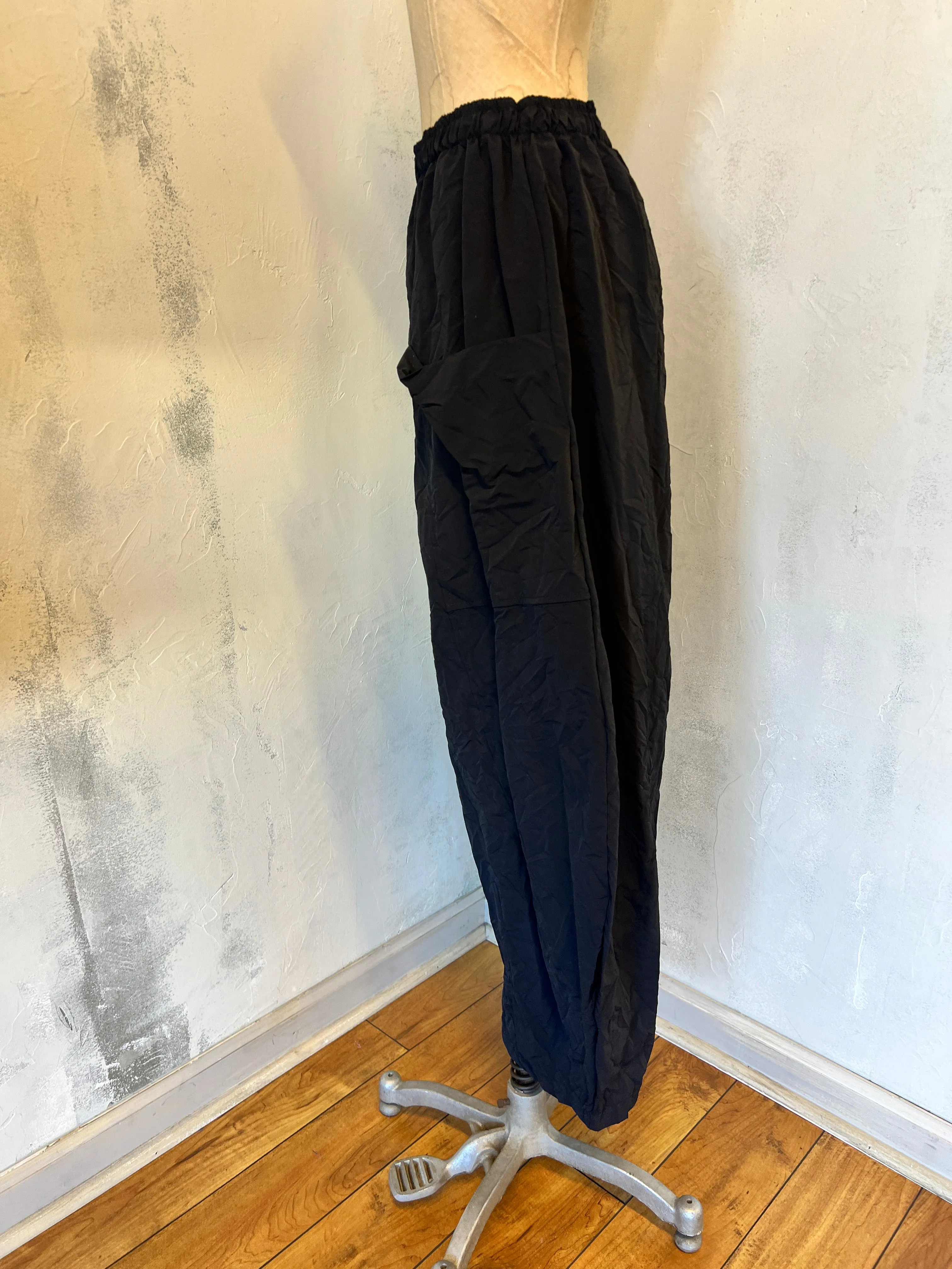 Crinkle Barel Pant in Black