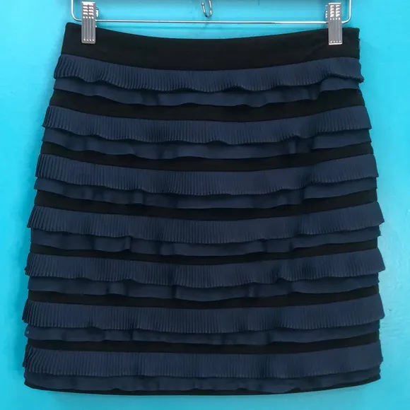 ELIZABETH &amp; JAMES BLACK/BLUE RUFFLED SKIRT•sz M