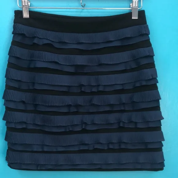 ELIZABETH &amp; JAMES BLACK/BLUE RUFFLED SKIRT•sz M