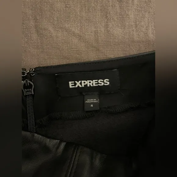Express Pleated Faux Leather 4 Back Slit Pencil Skirt Party Closet Staple Office