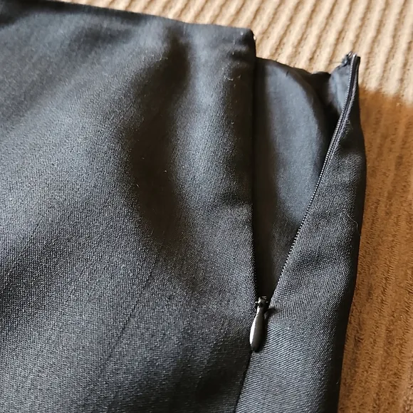 Holt Renfrew black wool pleated pencil skirt