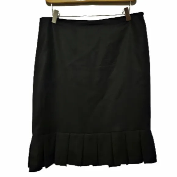 Holt Renfrew black wool pleated pencil skirt