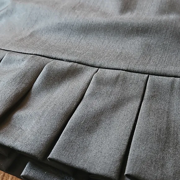 Holt Renfrew black wool pleated pencil skirt