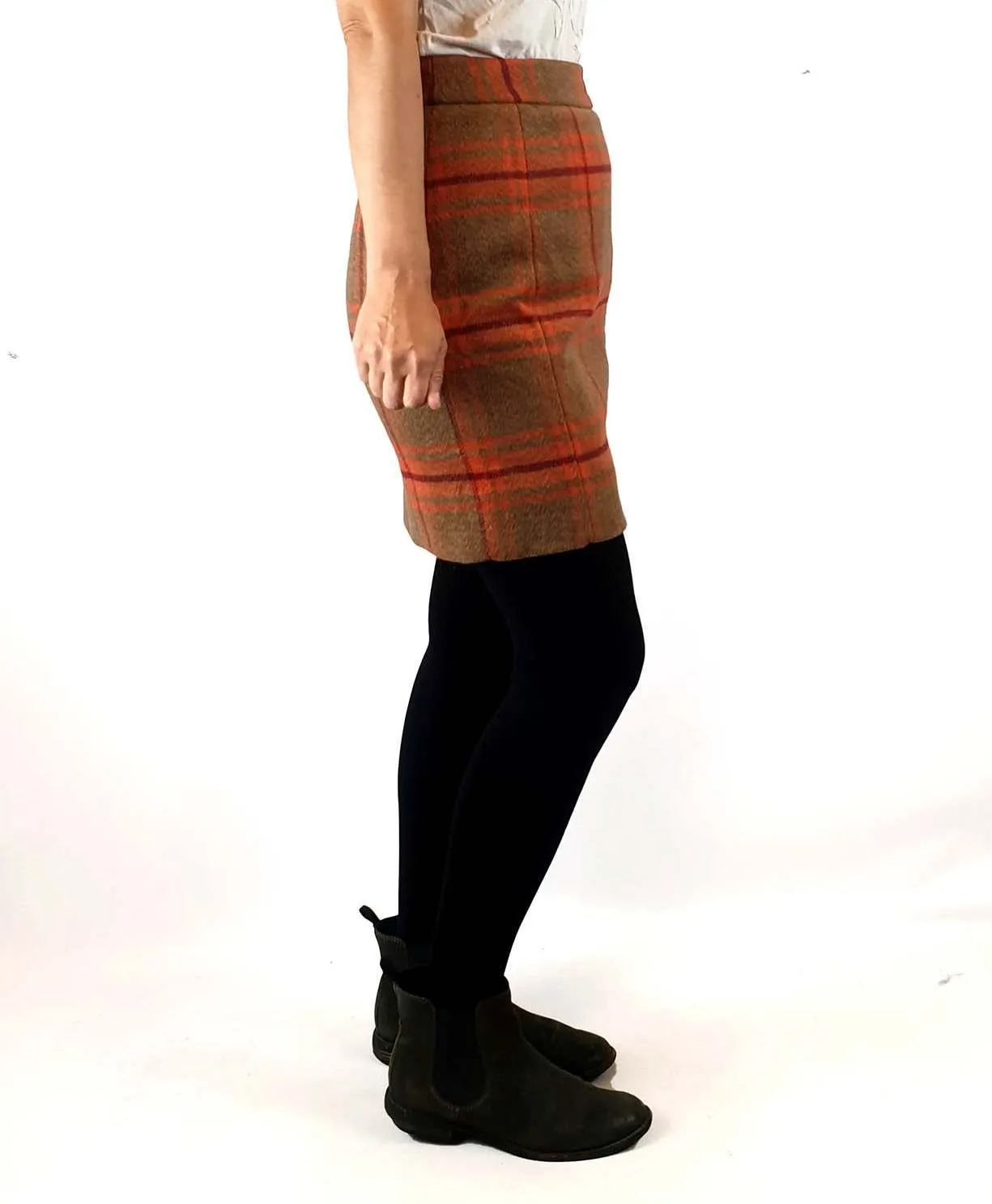 Kinki Gerlinki wool tartain knee length skirt size 8