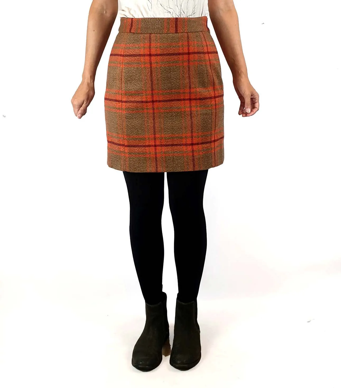 Kinki Gerlinki wool tartain knee length skirt size 8