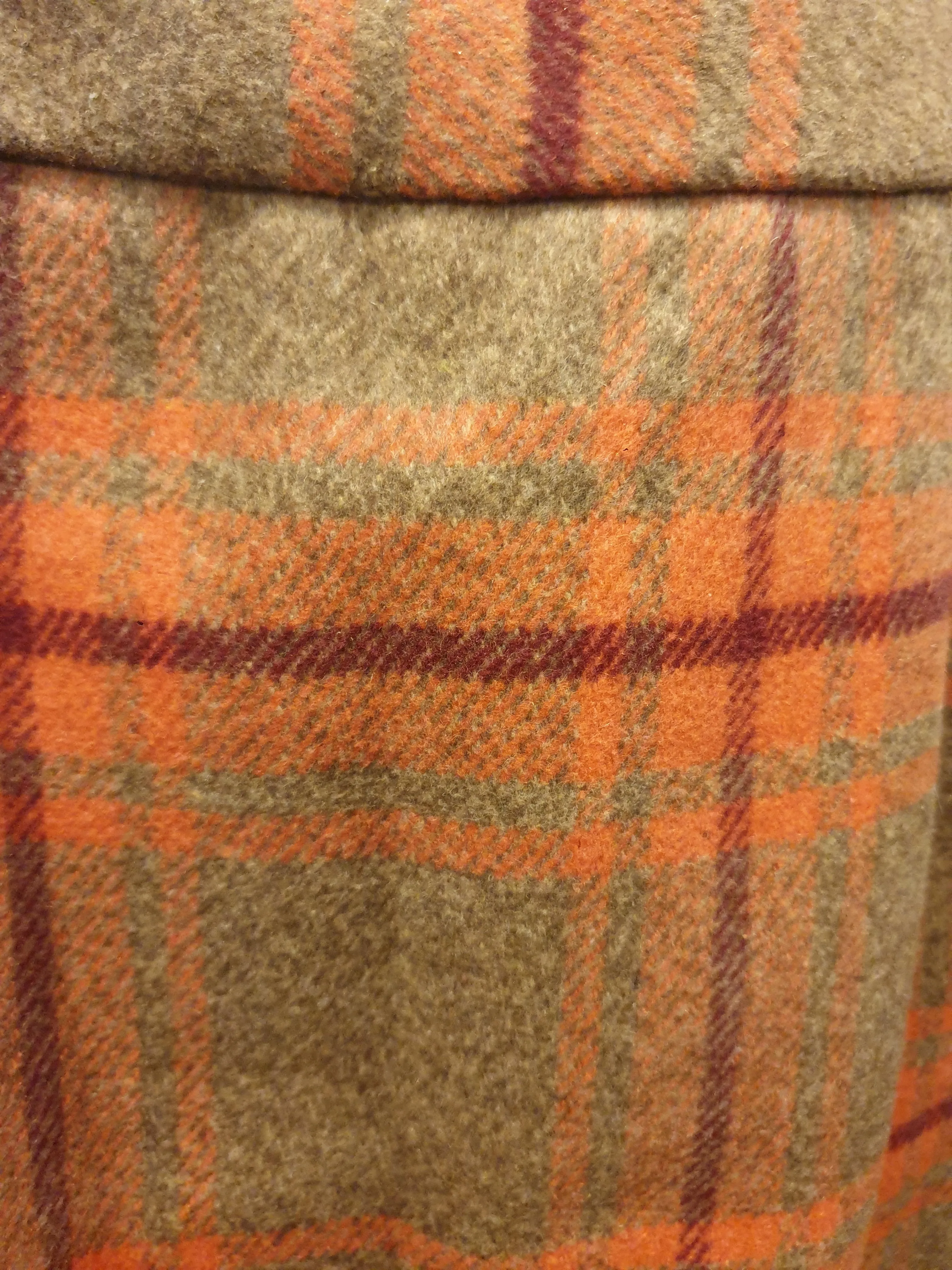 Kinki Gerlinki wool tartain knee length skirt size 8
