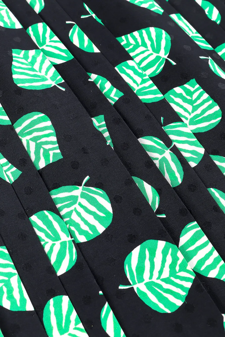 Leaf Print Pleated Skirt