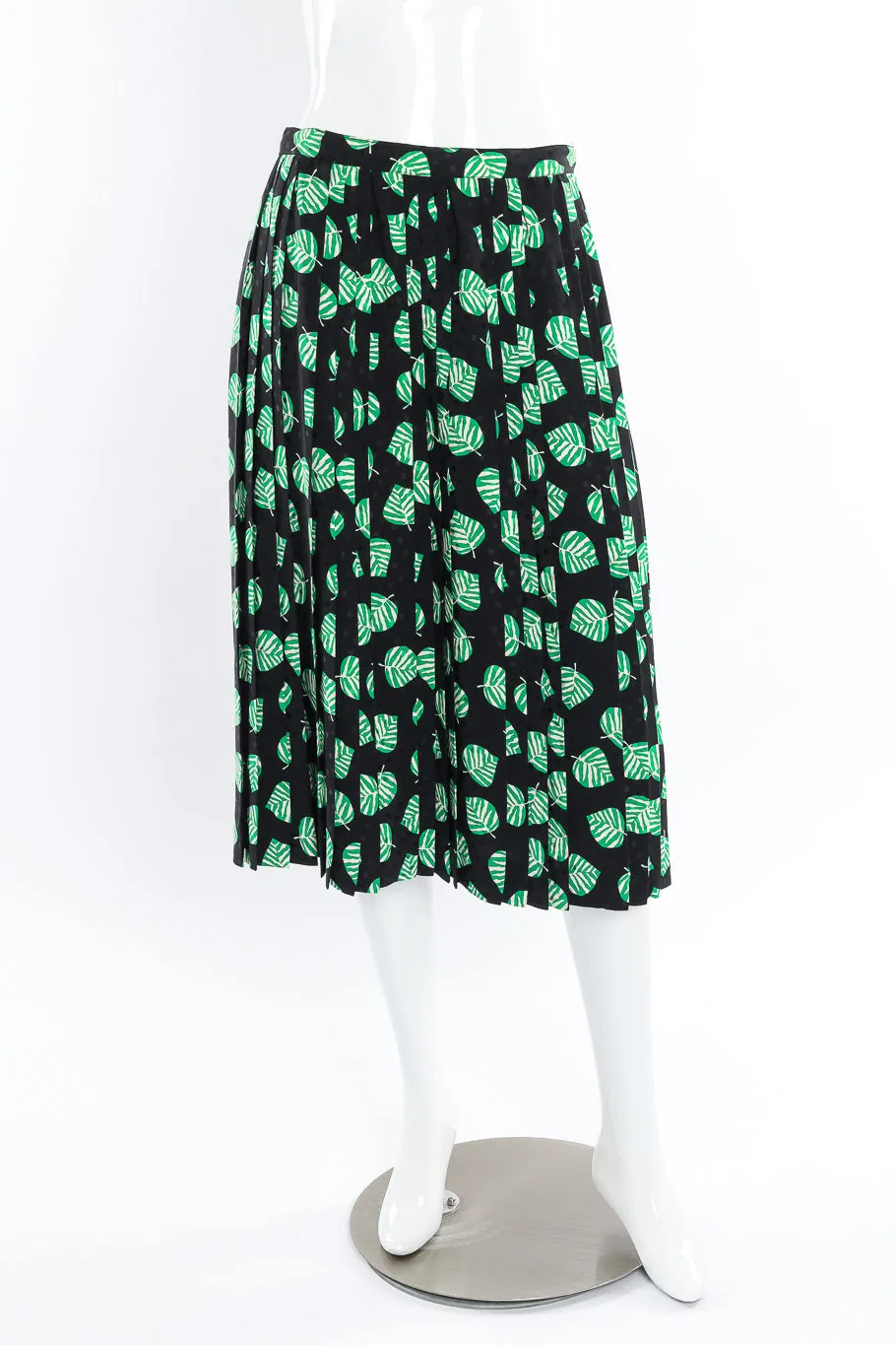 Leaf Print Pleated Skirt