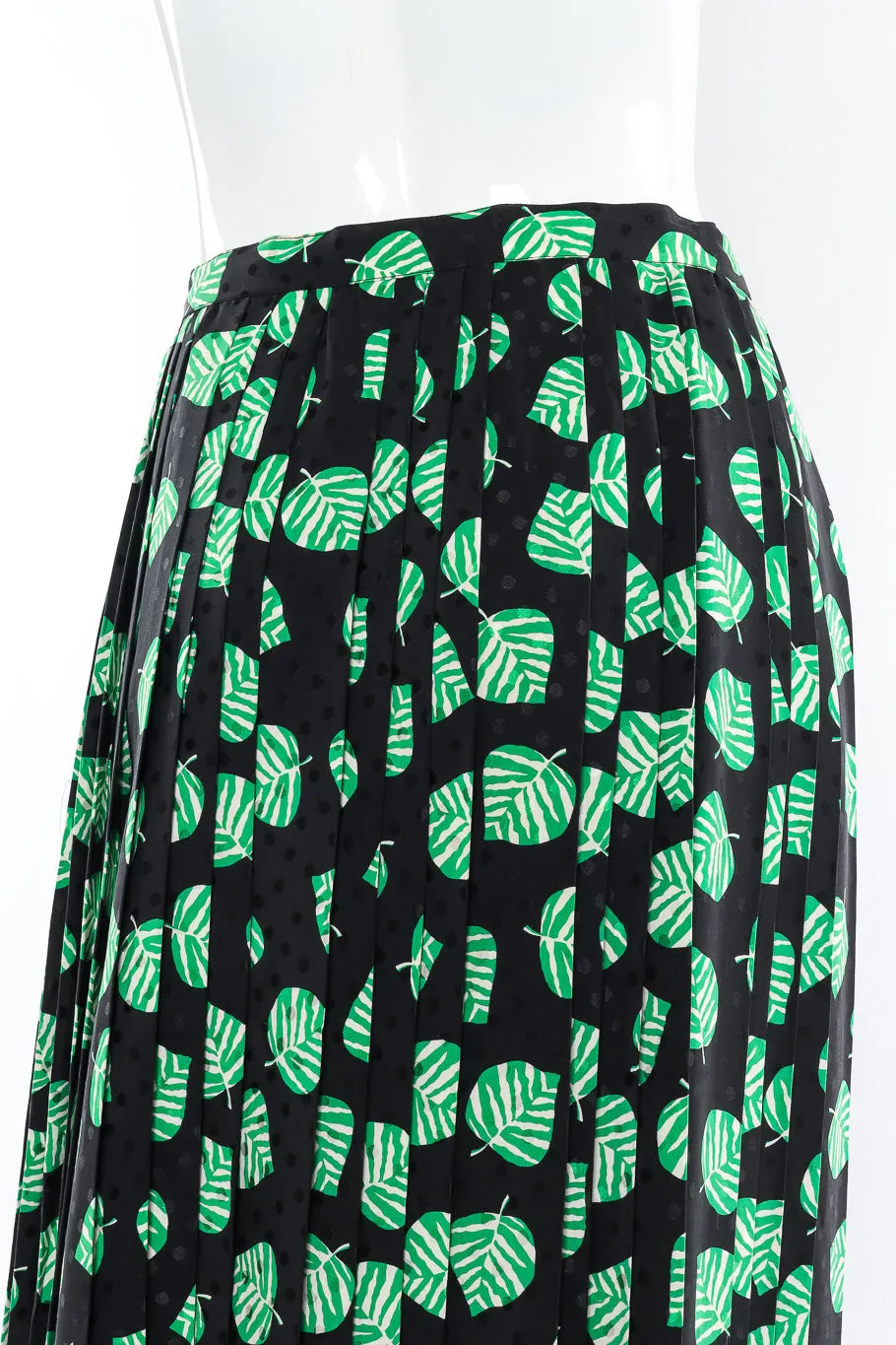 Leaf Print Pleated Skirt