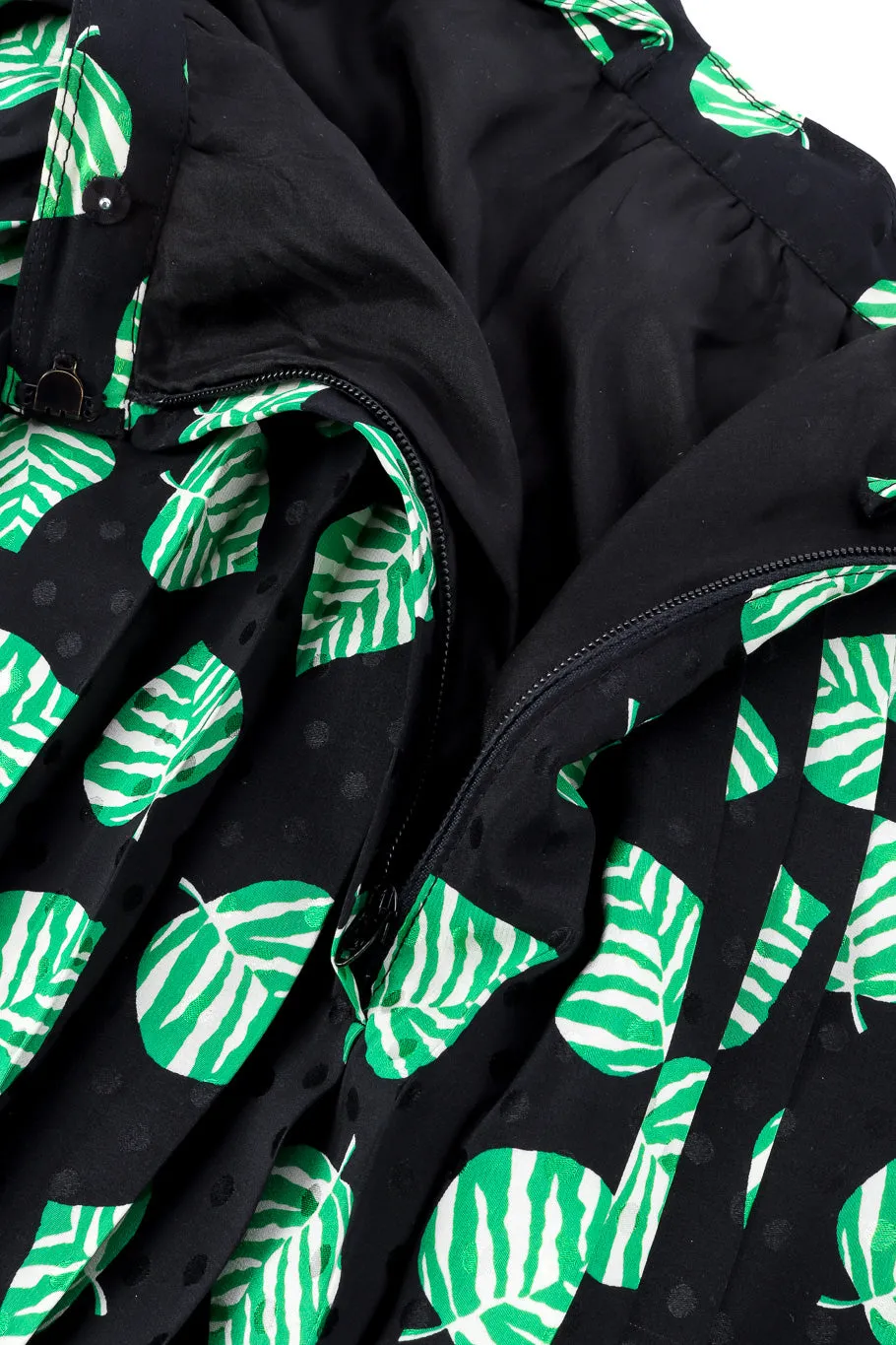 Leaf Print Pleated Skirt