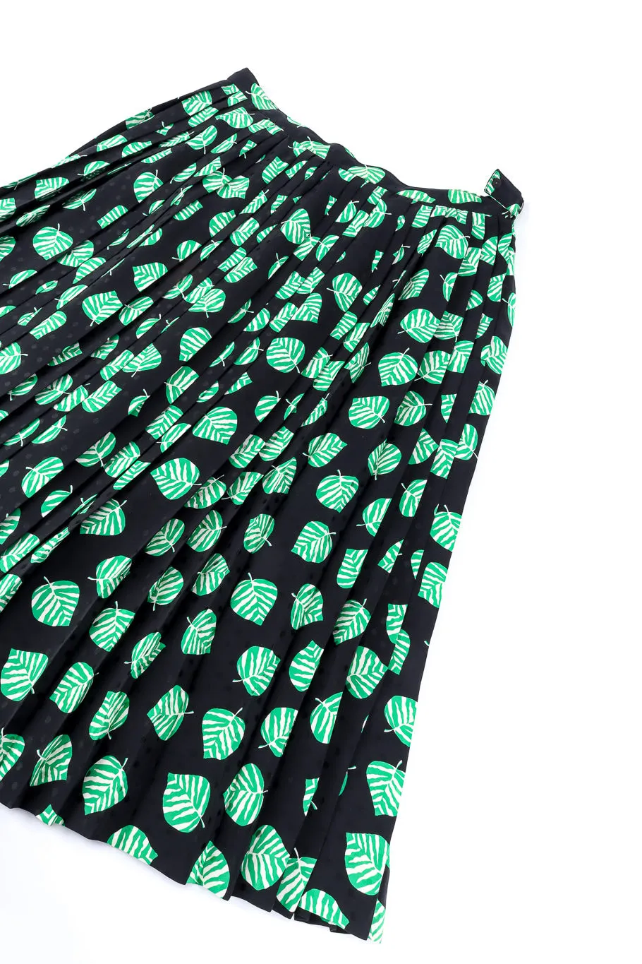 Leaf Print Pleated Skirt