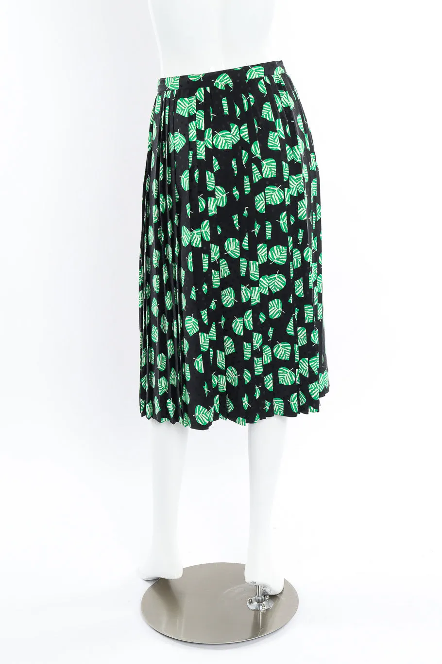 Leaf Print Pleated Skirt