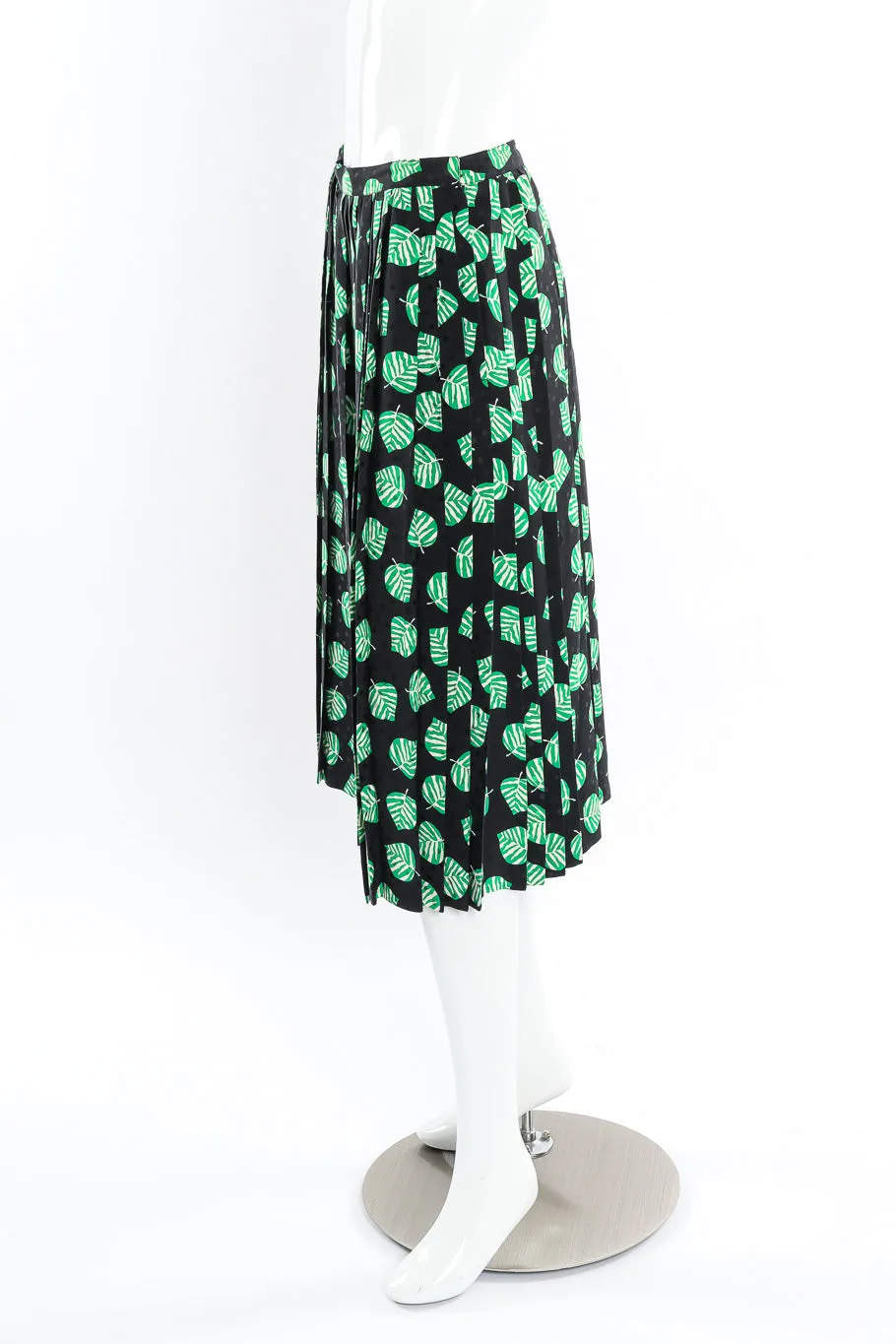 Leaf Print Pleated Skirt