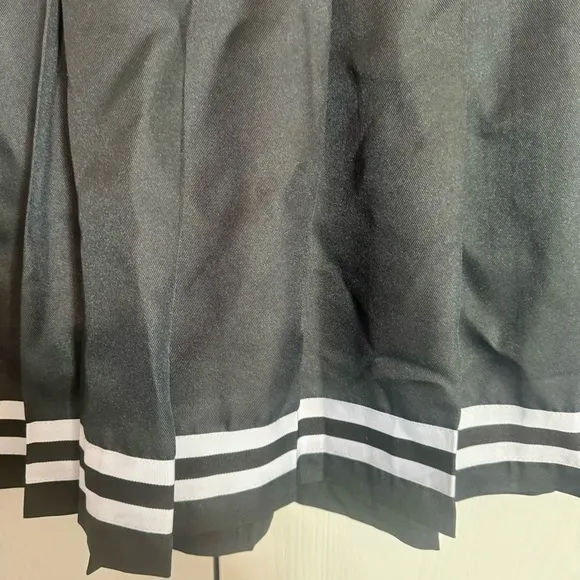 NWT. Delia’s Dolls Kill 3X skirt. black and white cheerleading style pleated