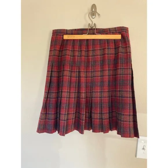 Pendleton knockabout pleated plaid wool skirt adjustable belt closure 33” 16?