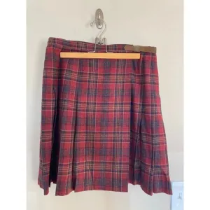 Pendleton knockabout pleated plaid wool skirt adjustable belt closure 33” 16?