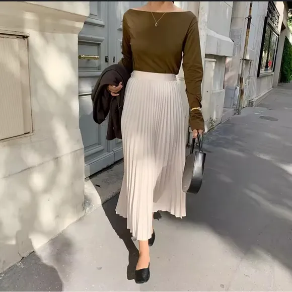 🤍PLEATED SATIN EFFECT SKIRT