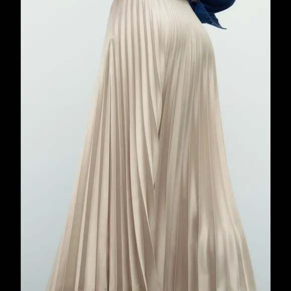 🤍PLEATED SATIN EFFECT SKIRT