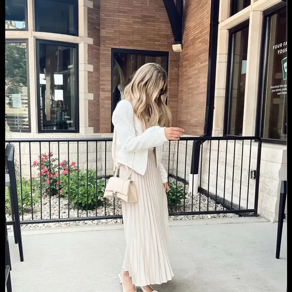 🤍PLEATED SATIN EFFECT SKIRT