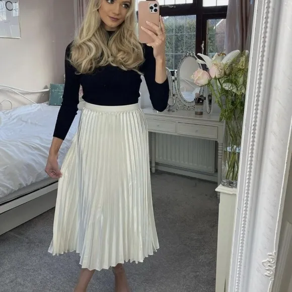 🤍PLEATED SATIN EFFECT SKIRT