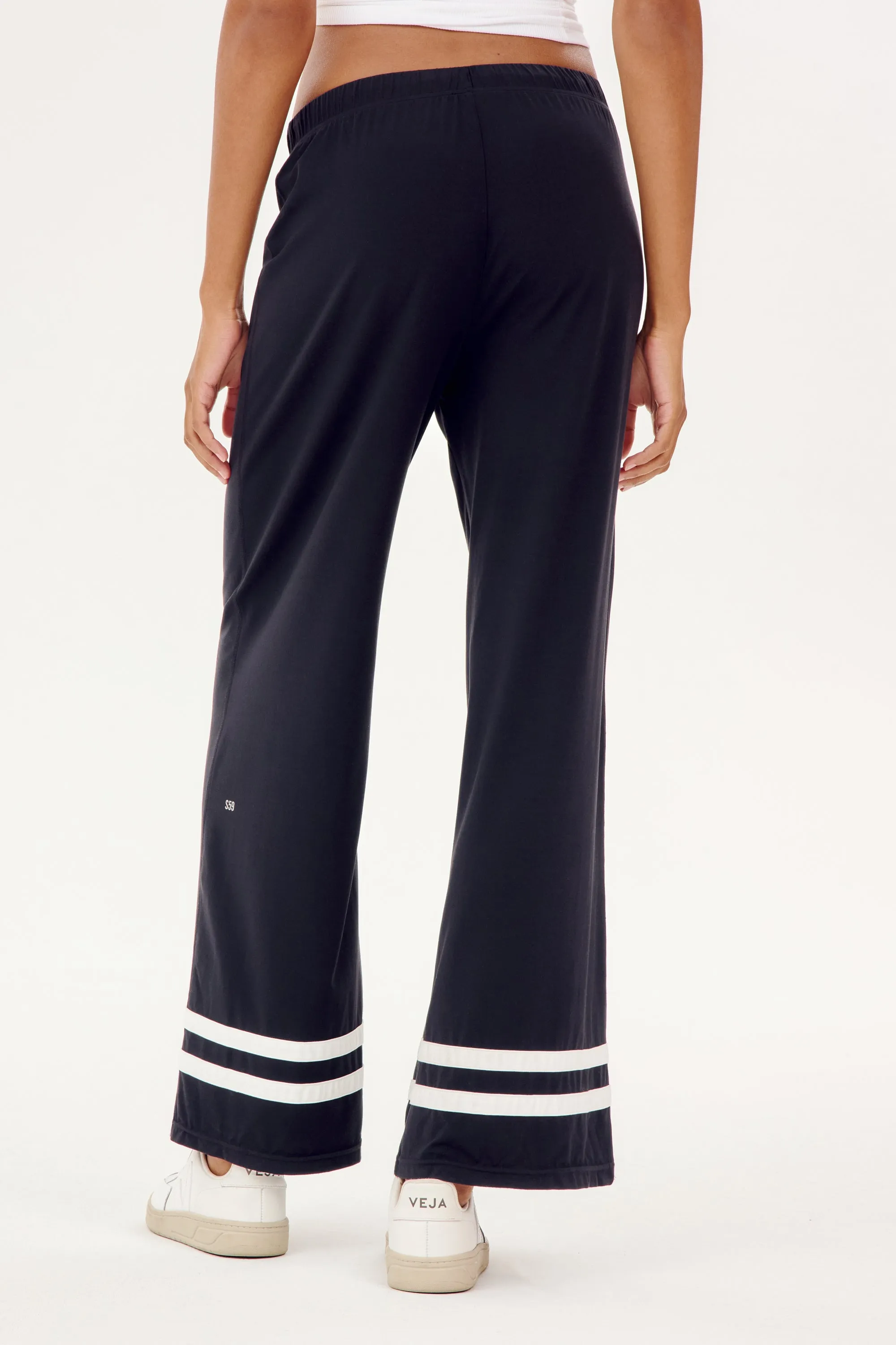 Quinn Airweight Wide Leg Pant - Black