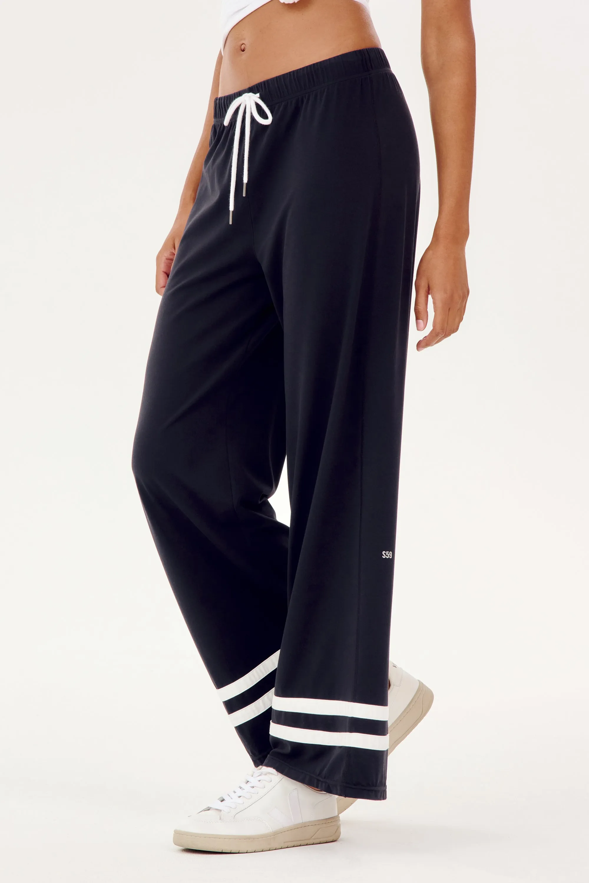 Quinn Airweight Wide Leg Pant - Black