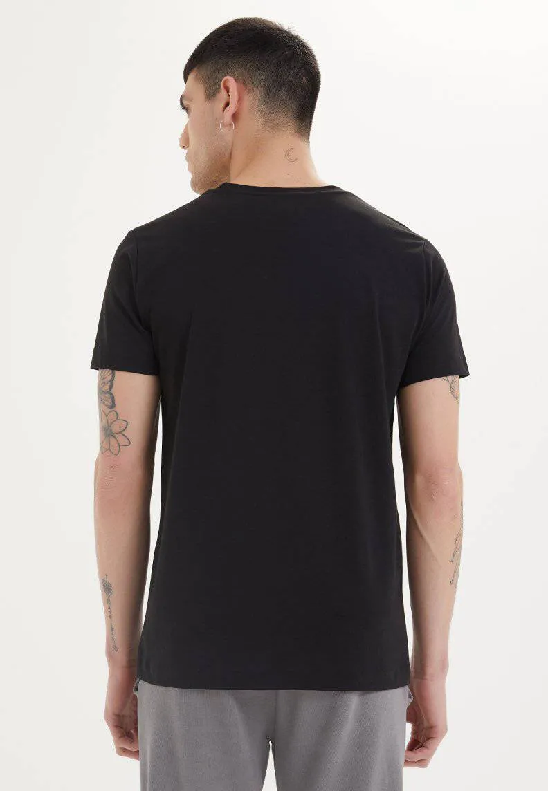 Siyah Basic Bisiklet Yaka Pamuklu Regular Fit Erkek T-Shirt ESSENTIALS
