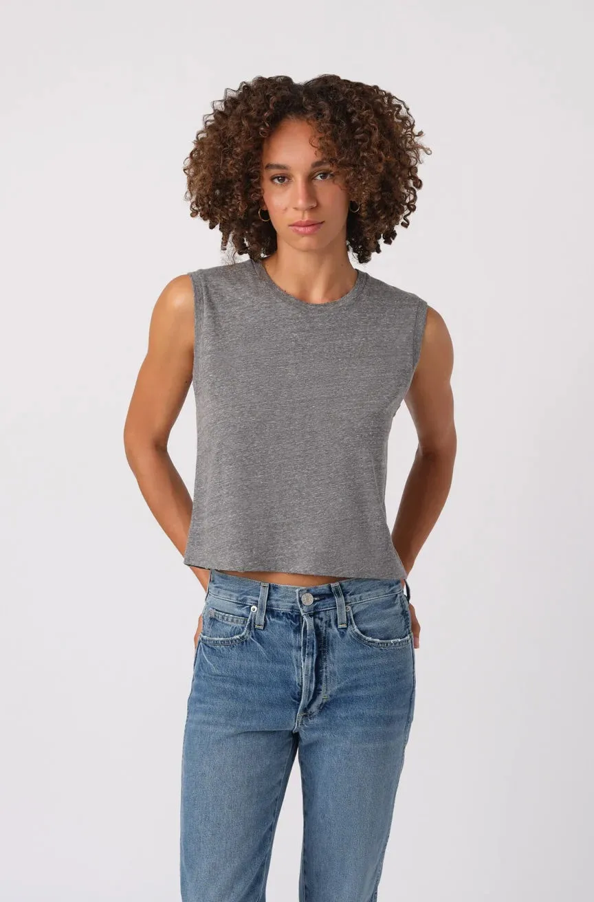 SLEEVELESS BABE TEE IN HEATHER GREY