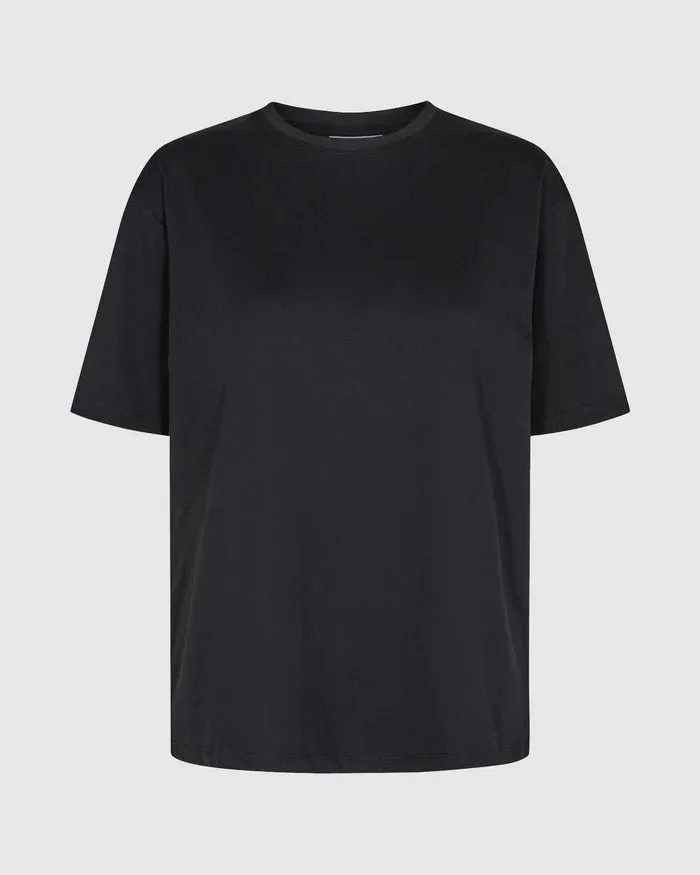 The Arkita Short Sleeved T-Shirt by Minimum - Black