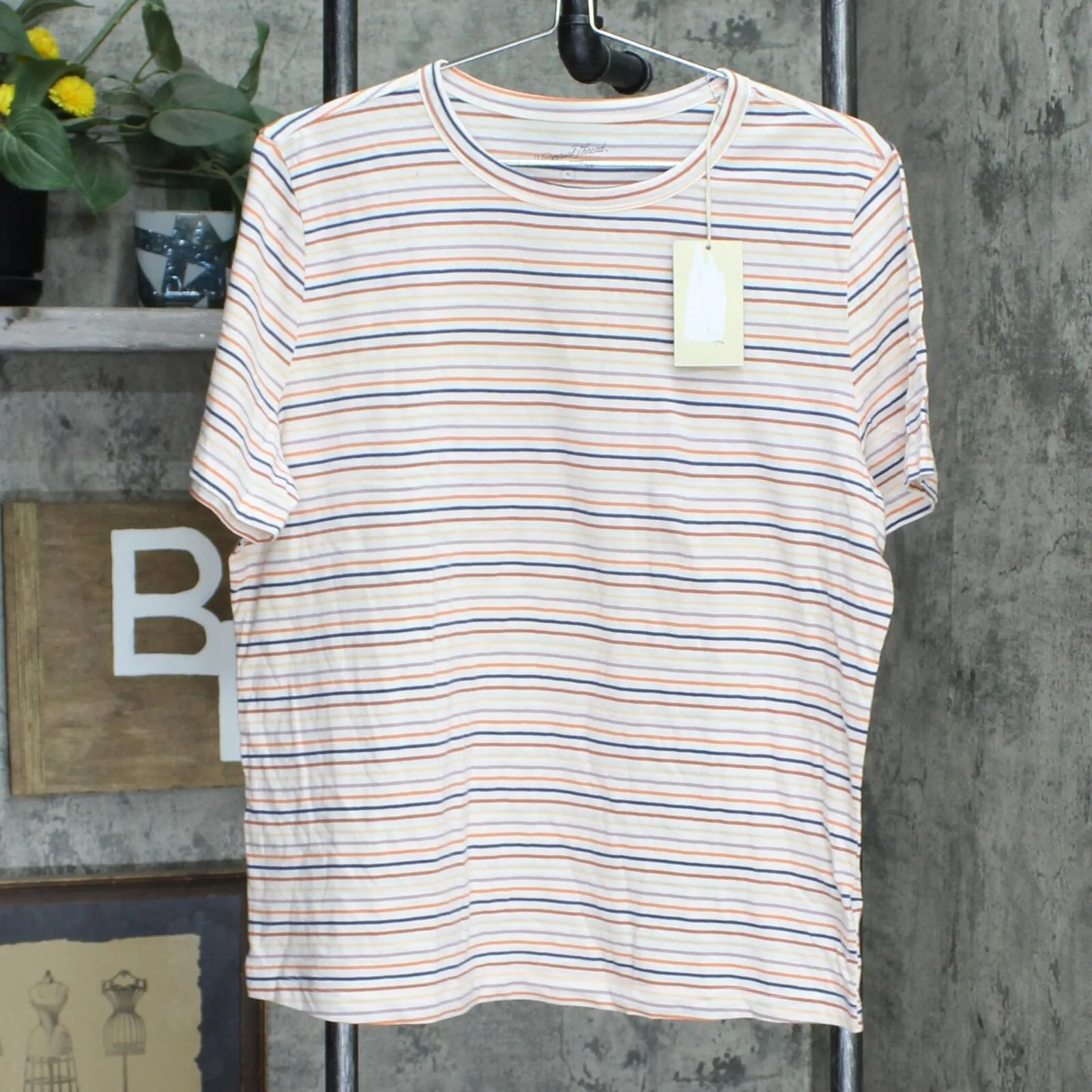Universal Thread Women's Short Sleeve T-Shirt