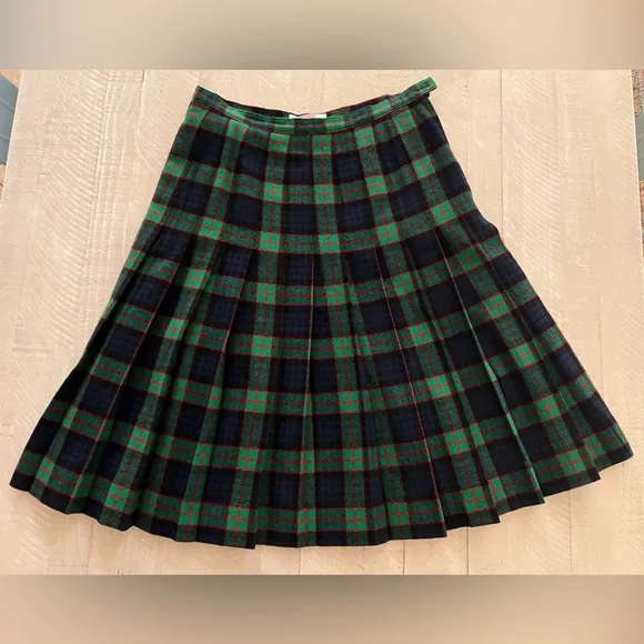 Vintage Woman’s Pendleton Wool Fletcher Tartan Plaid Pleated skirt in size 8