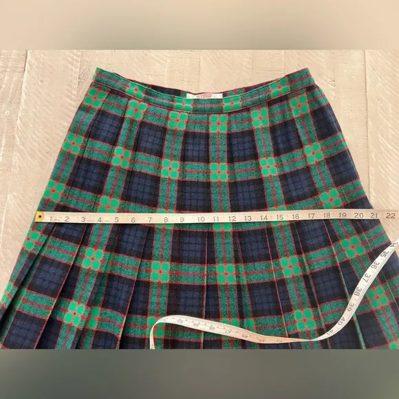 Vintage Woman’s Pendleton Wool Fletcher Tartan Plaid Pleated skirt in size 8