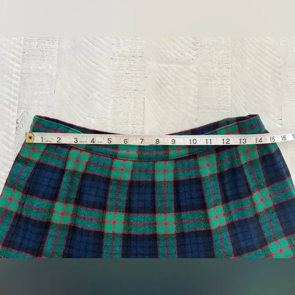 Vintage Woman’s Pendleton Wool Fletcher Tartan Plaid Pleated skirt in size 8