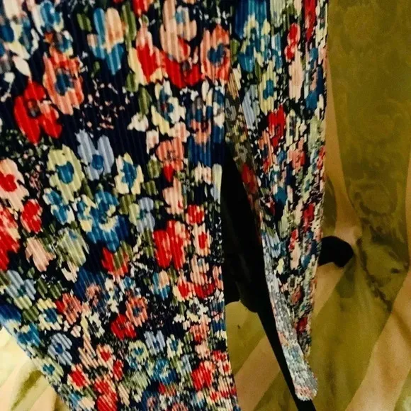 WAYF NWT Floral Multi Colored pleated Skirt Set size XL